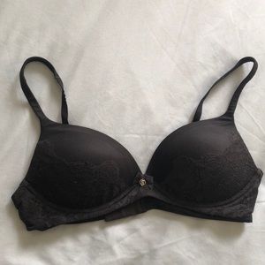Victoria’s Secret black lace 36B bra